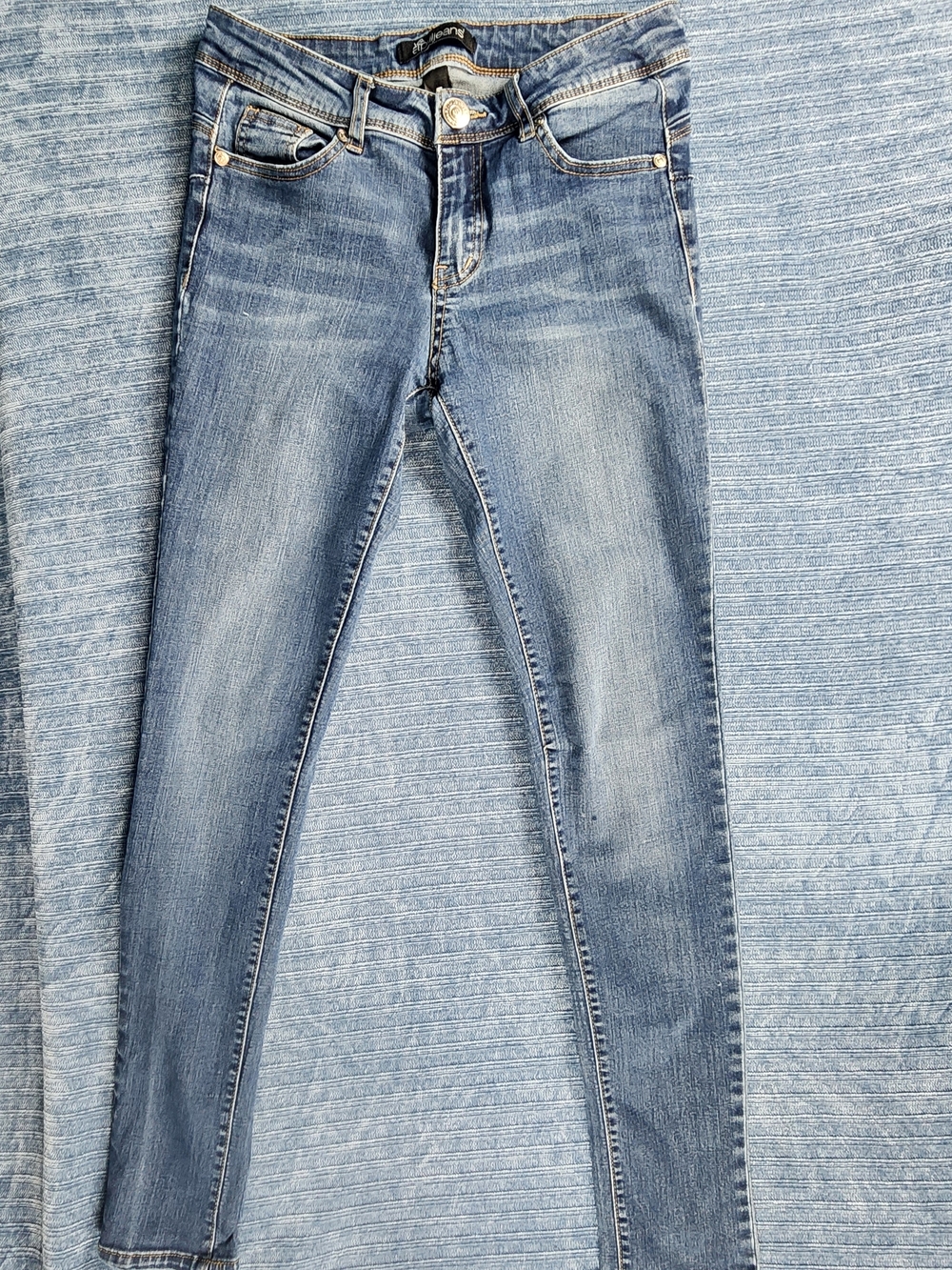 Slim Mid-Rise Skinny Jeans in Light Blue Wash